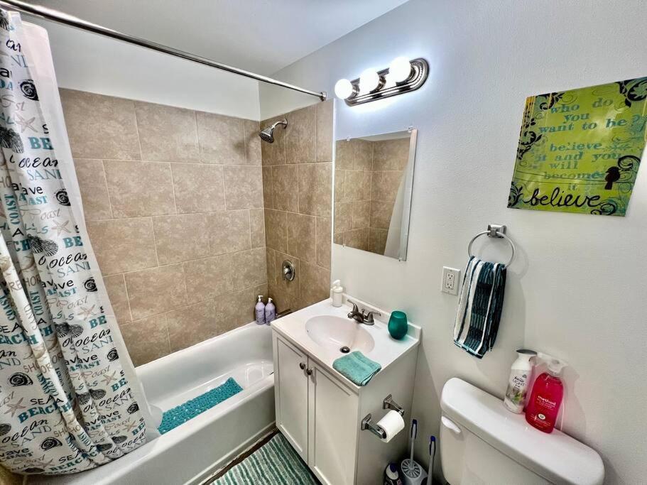Private Room With Shared Bathroom On The 1St Floor 10 Minutes Walk To University Of Washington Seattle Extérieur photo